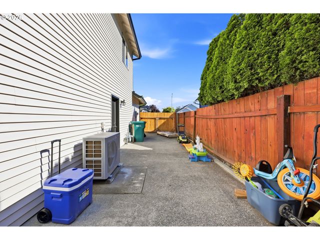 2016 Sw CERISE Way, Troutdale, OR 97060