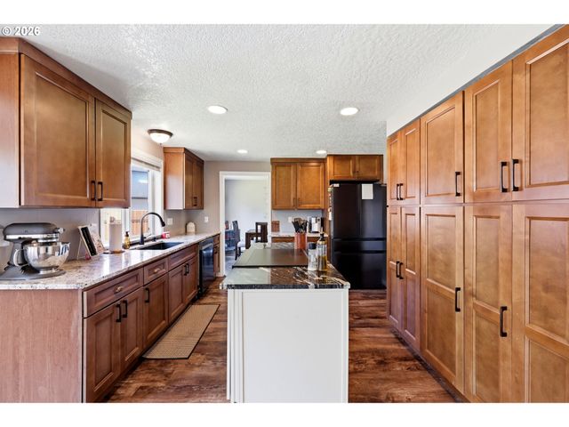 2016 Sw CERISE Way, Troutdale, OR 97060