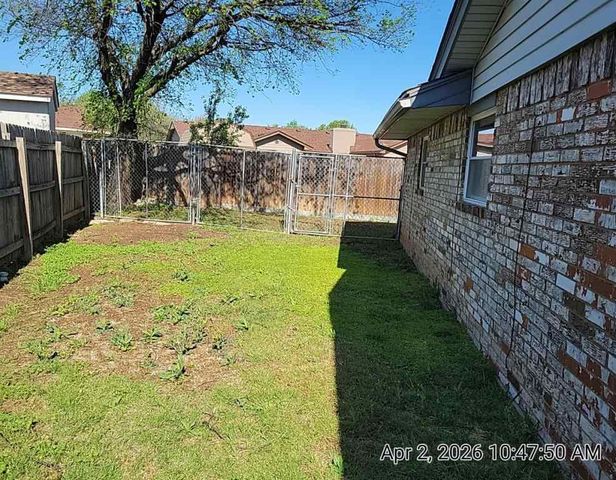1614 NW Beechwood Dr, Lawton, OK 73505