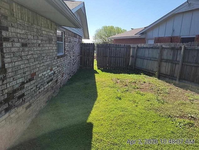 1614 NW Beechwood Dr, Lawton, OK 73505