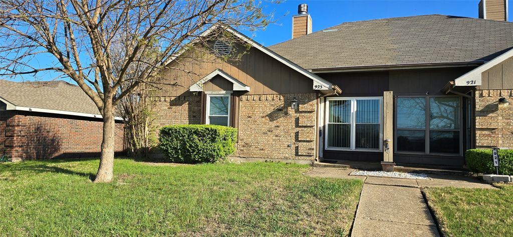 923 Westover Drive, Lancaster, TX 75134