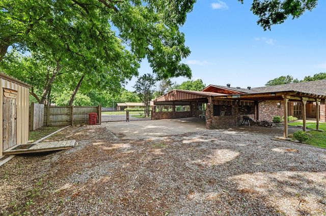 805 Wes Michael Road, Bonham, TX 75418