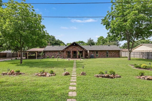 805 Wes Michael Road, Bonham, TX 75418