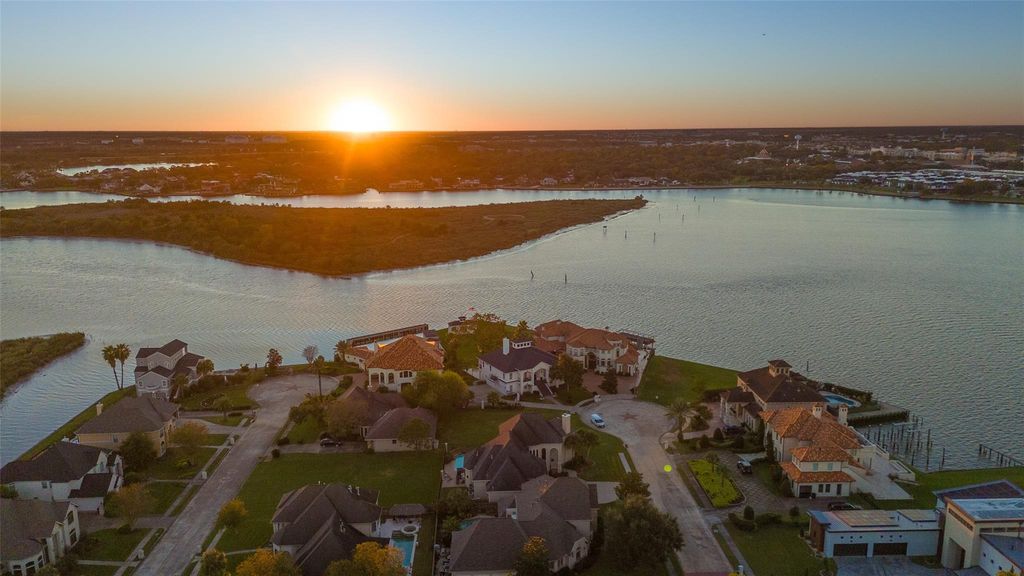 2302 Carina Court, League City, TX 77573