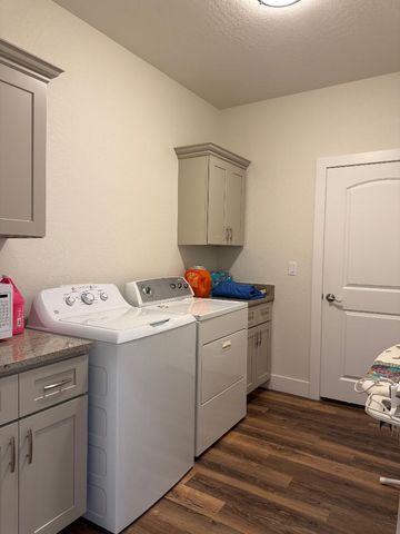 340 Cedar Ridge Drive, Cave Junction, OR 97523