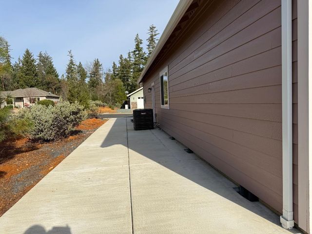 340 Cedar Ridge Drive, Cave Junction, OR 97523