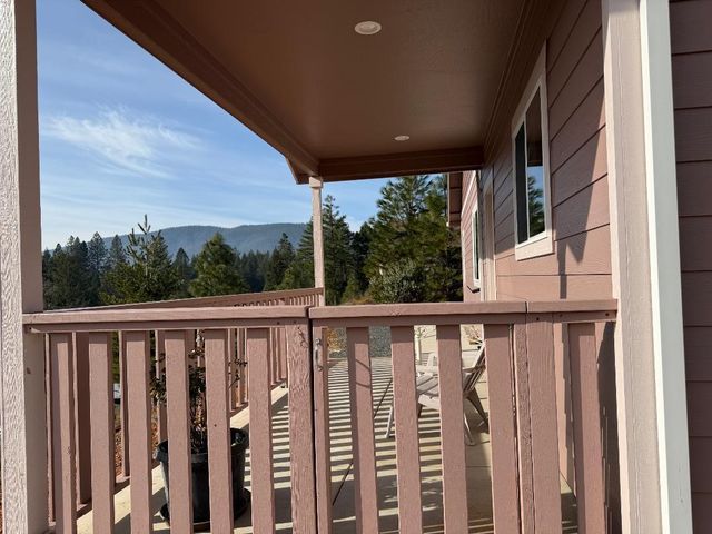 340 Cedar Ridge Drive, Cave Junction, OR 97523