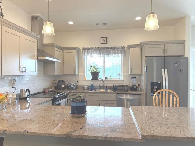 340 Cedar Ridge Drive, Cave Junction, OR 97523