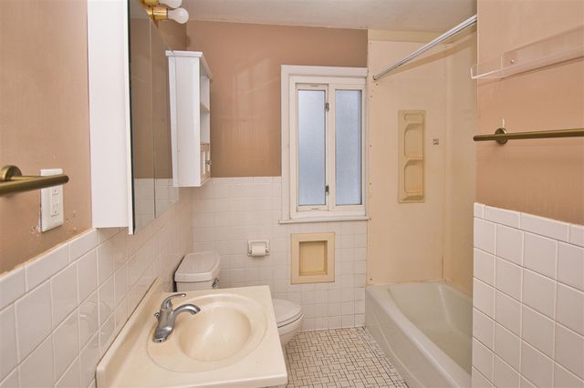 903 N Detroit Street, Buchanan, MI 49107