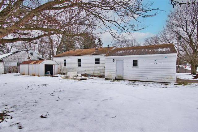 903 N Detroit Street, Buchanan, MI 49107