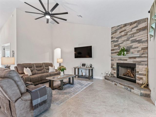 3828 OAK POINTE DRIVE, Lady Lake, FL 32159