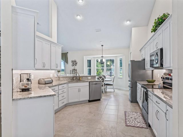 3828 OAK POINTE DRIVE, Lady Lake, FL 32159