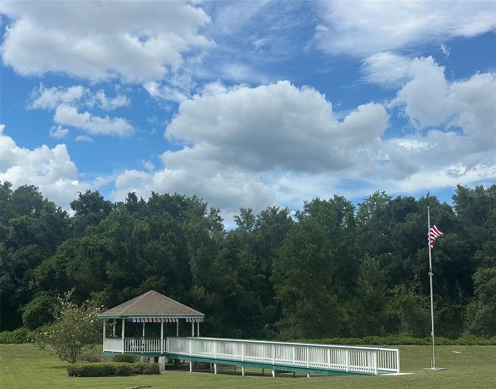 Image 2 of property listing at 3828 OAK POINTE DRIVE, Lady Lake, FL 32159