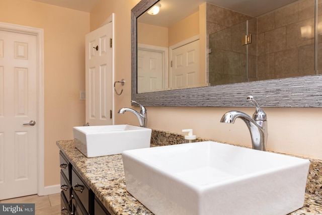 6304 CHAUCER VIEW CIR, Alexandria, VA 22304