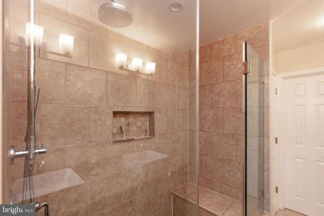 6304 CHAUCER VIEW CIR, Alexandria, VA 22304