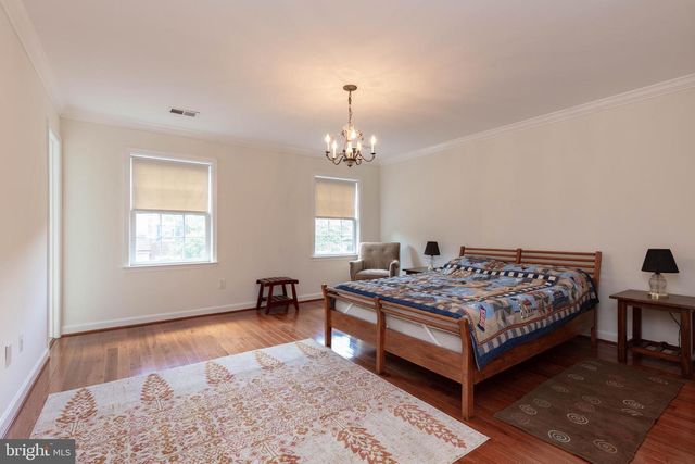 6304 CHAUCER VIEW CIR, Alexandria, VA 22304