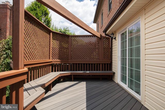 6304 CHAUCER VIEW CIR, Alexandria, VA 22304