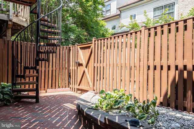 6304 CHAUCER VIEW CIR, Alexandria, VA 22304