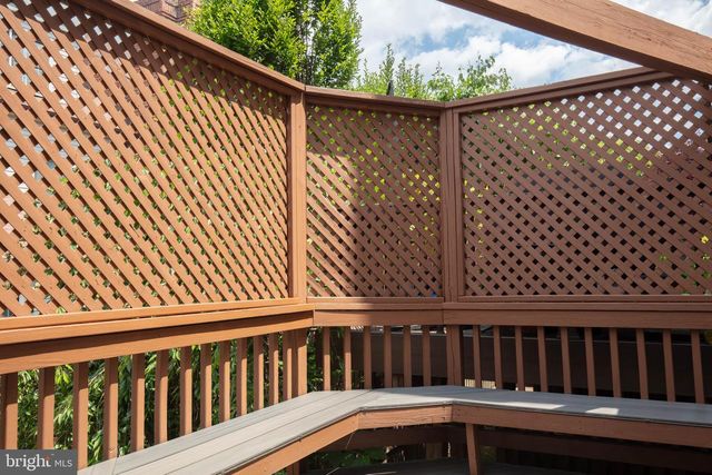 6304 CHAUCER VIEW CIR, Alexandria, VA 22304