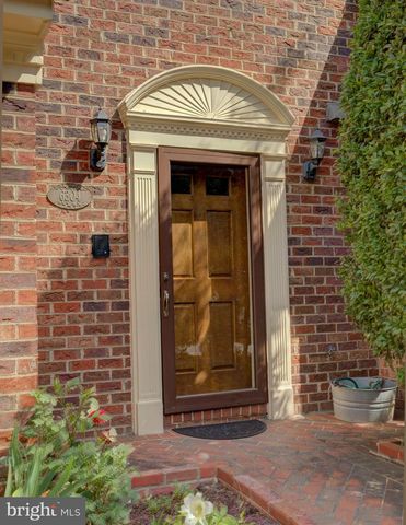 6304 CHAUCER VIEW CIR, Alexandria, VA 22304