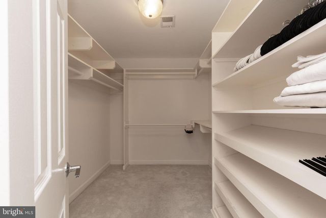 6304 CHAUCER VIEW CIR, Alexandria, VA 22304
