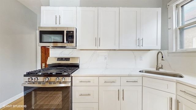 5041 W Fletcher Street, Chicago, IL 60641