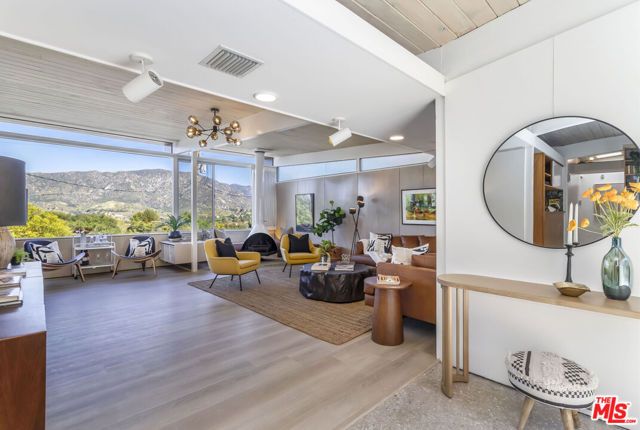 8554 Day Street, Sunland (los Angeles), CA 91040