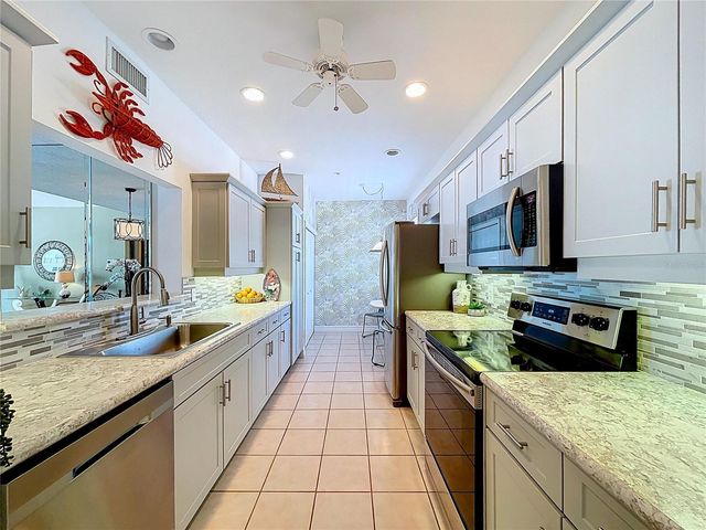 7 ISLAND PARK PLACE 204, Dunedin, FL 34698