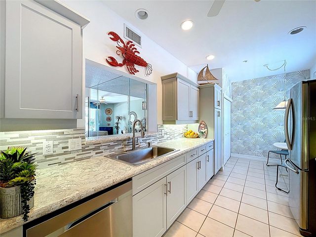 7 ISLAND PARK PLACE 204, Dunedin, FL 34698