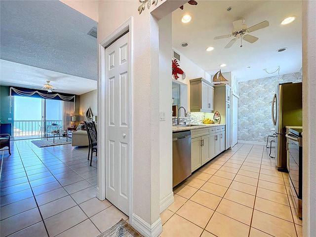 7 ISLAND PARK PLACE 204, Dunedin, FL 34698