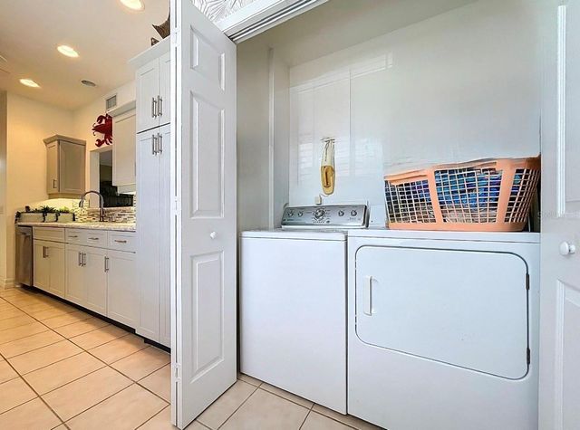 7 ISLAND PARK PLACE 204, Dunedin, FL 34698