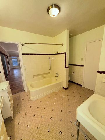 2323 20th Street, Lubbock, TX 79411