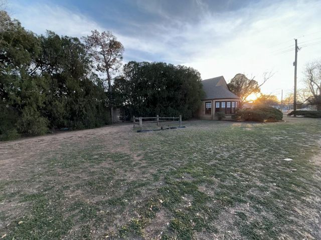 2323 20th Street, Lubbock, TX 79411