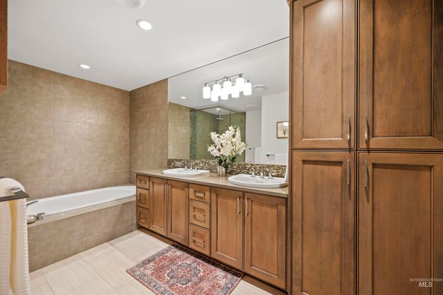 3005 Crescent Rim Dr #302, Boise, ID 83706