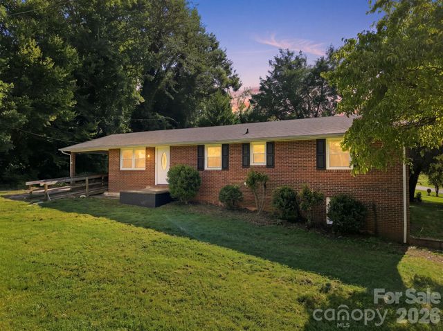 1021 S Caldwell Avenue, Newton, NC 28658