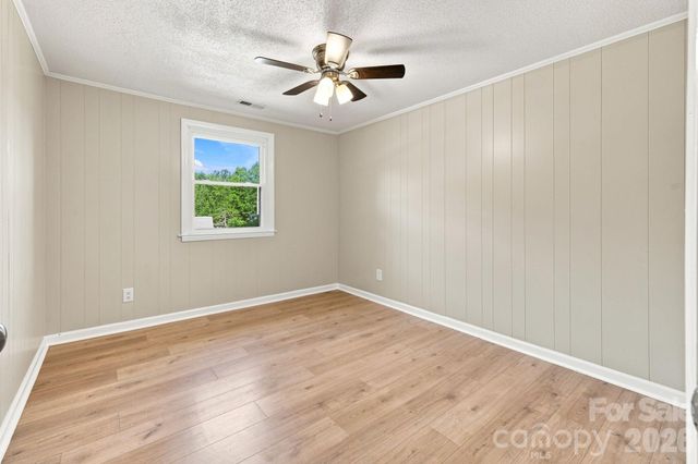 1021 S Caldwell Avenue, Newton, NC 28658