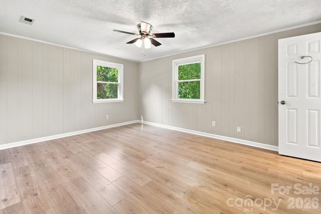 1021 S Caldwell Avenue, Newton, NC 28658