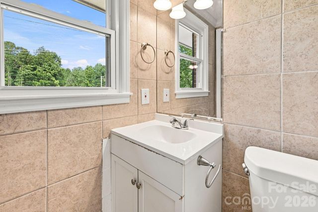 1021 S Caldwell Avenue, Newton, NC 28658