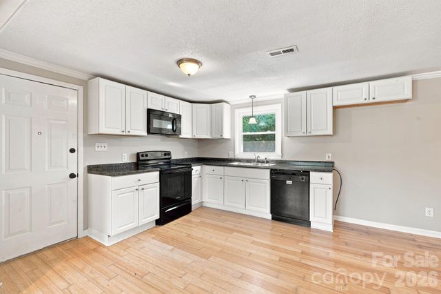 1021 S Caldwell Avenue, Newton, NC 28658