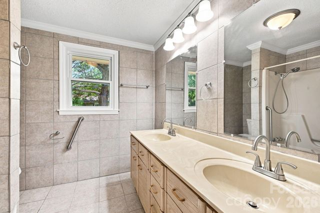 1021 S Caldwell Avenue, Newton, NC 28658
