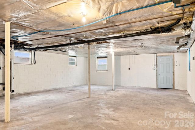 1021 S Caldwell Avenue, Newton, NC 28658
