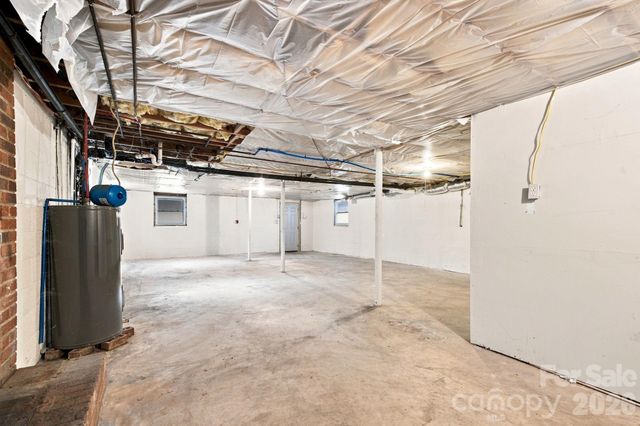 1021 S Caldwell Avenue, Newton, NC 28658