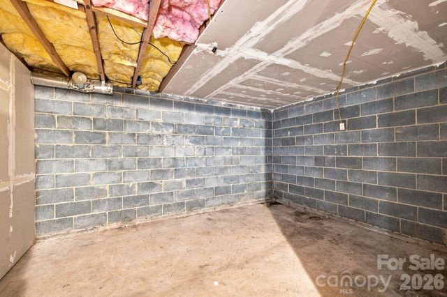 1021 S Caldwell Avenue, Newton, NC 28658