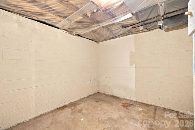 1021 S Caldwell Avenue, Newton, NC 28658