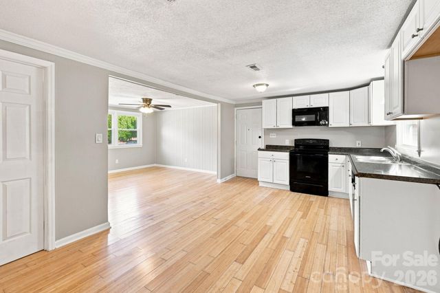 1021 S Caldwell Avenue, Newton, NC 28658