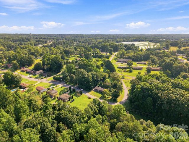 1021 S Caldwell Avenue, Newton, NC 28658