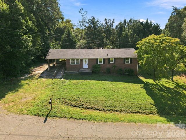 1021 S Caldwell Avenue, Newton, NC 28658