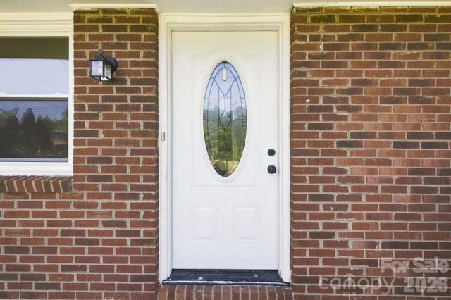 1021 S Caldwell Avenue, Newton, NC 28658