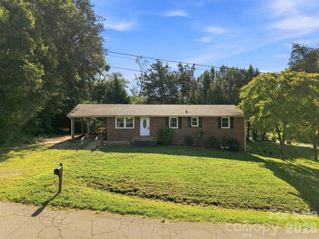 1021 S Caldwell Avenue, Newton, NC 28658