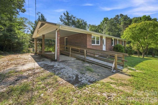 1021 S Caldwell Avenue, Newton, NC 28658